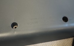 Konferansestol i lys brun / sort fra Sesta Italia, modell Q-44, kan kobles sammen i rekker, pent brukt