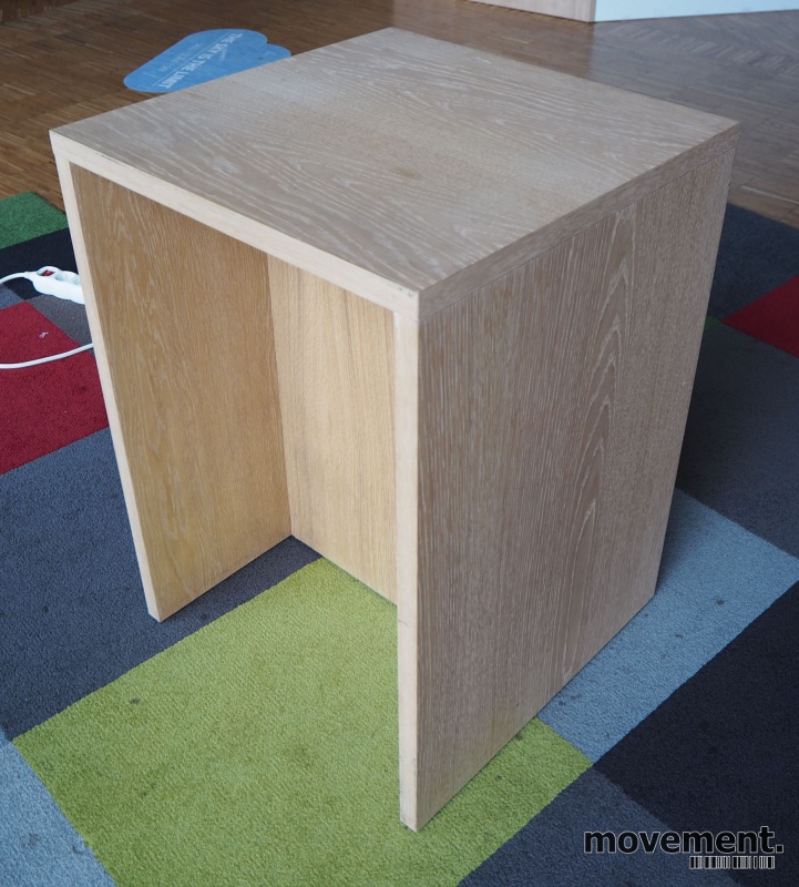 Solgt!Sidebord / liten skjenk / mediabenk - 1 / 3