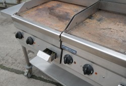 Metos steketopp / flatgrill / stekeplate, elektrisk, 2 stk på vogn, 400V, bredde 140cm, pent brukt