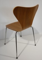 Arne Jacobsen 7er-stol / syver-stol, model 3107 i valnøtt, understell i krom, pent brukt