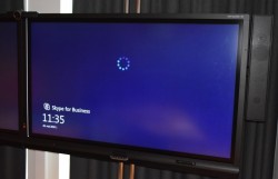 SmartBoard-løsning med 2 stk 84toms 4K-skjermer, modell 8084i, med høyttalere og kamera, pent brukt - ny pris