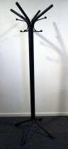 Stumtjener for kontor, 180cm høyde, solid utførelse i sortlakkert metall, pent brukt