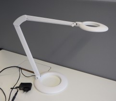 Luxo Ovelo LED i hvitt med bordfot, LED-belysning til skrivebordet, lekker designlampe, pent brukt