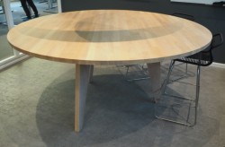 Høyt (88cm), rundt møtebord / mingelbord / barbord i hvitpigmentert eik, Ø=180cm, pent brukt