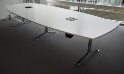 Møtebord / konferansebord i hvitt / krom, 360x140cm, passer 12-14personer, pent brukt