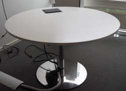Rundt møtebord / konferansebord / kantinebord i hvitt / krom, Ø=120cm, kabelboks i plate, pent brukt
