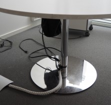 Rundt møtebord / konferansebord / kantinebord i hvitt / krom, Ø=120cm, kabelboks i plate, pent brukt