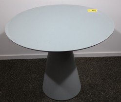 Rundt kafebord / bord for uteservering i grått, Ø=89cm, brukt med noe slitasje