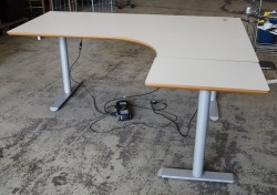 Hjørneløsning / skrivebord med elektrisk hevsenk i lys grå fra Linak. 180x160cm høyreløsning, pent brukt