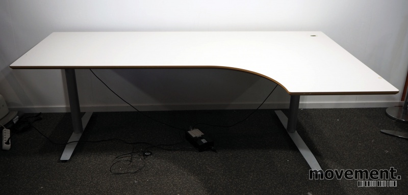 Solgt!Skrivebord med elektrisk hevsenk i - 1 / 2