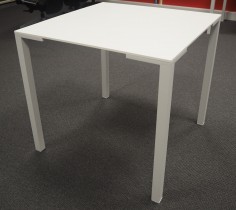 Kafebord / lite møtebord i hvitt fra Pedrali, modell Togo TG, 79x79cm, pent brukt