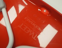 Konferansestol / kafestol i hvitt / rødt fra Pedrali, modell Tweet, pent brukt