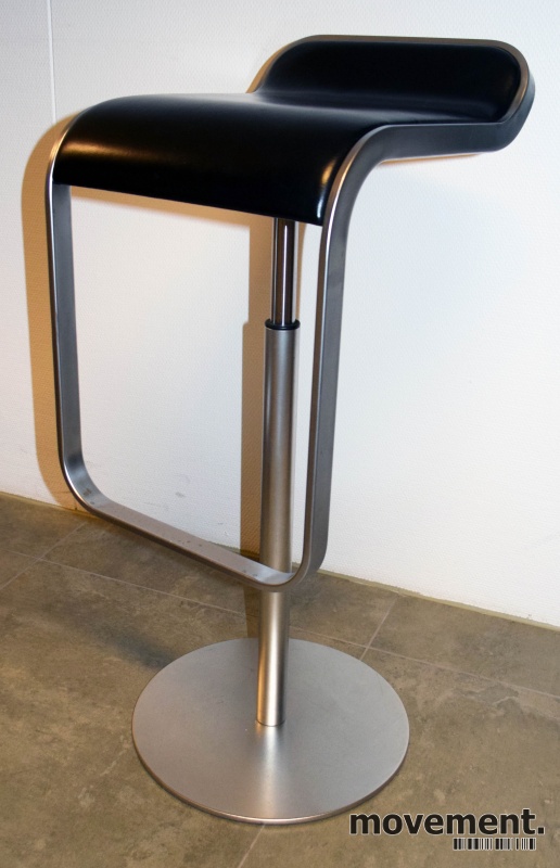 La Palma Lem Stool, høydejusterbarbarkrakk i sort skinn La Palma Lem Stool, høydejusterbarbarkrakk i sort skinn