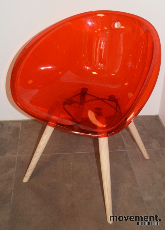 Solgt!Loungestol i rød akryl, ben i lys - 1 / 3
