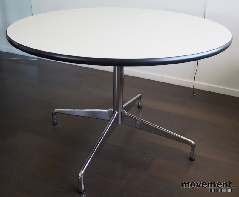 Rundt design møtebord i hvitt, EamesSegmented Table, Ø=110cm Charles Eames. Rundt spisebord 'Segmented Table'. Hvid