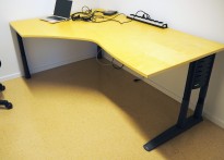IKEA Bestå skrivebord i brunbeiset tre,120x60 cm, pent brukt IKEA Bestå skrivebord i brunbeiset tre,120x60 cm, pent brukt