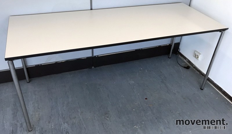 Solgt!Kompakt møtebord / kantinebord fra - 2 / 4