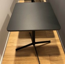 Loungebord / kaffebord, sort plate, Edsbyn modell Feather, 70x60cm bordplate, 73cm høyde, pent brukt