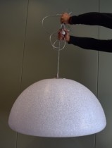 Stor pendellampe: Lumen Center Italia, modell Iceglobe Semi Gigant S 78cm, pent brukt