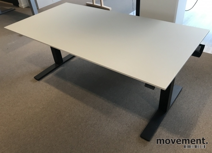 Solgt!Skrivebord med elektrisk hevsenk - 1 / 3