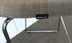 Barkrakk/barstol fra Materia, modell Neo Pal, gråbeige remix / krom, 78cm sittehøyde, pent brukt