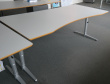 Solgt!Skrivebord i lys grå HPL, forkant i - 2 / 3