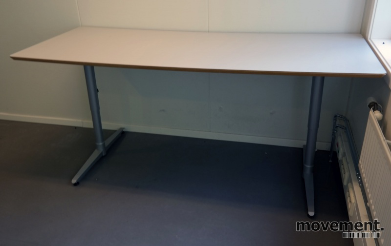 Solgt!Skrivebord i lys grå HPL, forkant i - 2 / 2