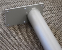 Grålakkert bordben i metall til skrivebord, justerbar høyde, 66-78cm, pent brukt