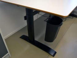 Stort skrivebord med elektrisk hevsenk i lys grå / sort fra Linak, 200x100cm med magebue, pent brukt