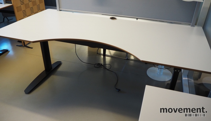 Solgt!Stort skrivebord med elektrisk - 2 / 3