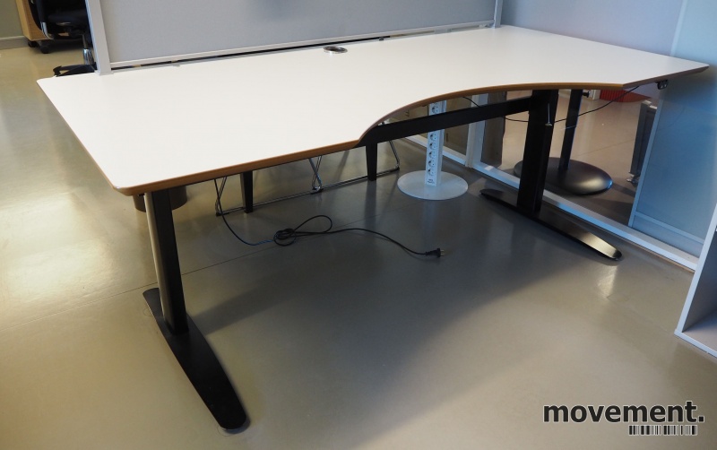Solgt!Stort skrivebord med elektrisk - 1 / 3