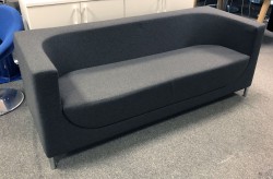 Swedese loungesofa i nytrukket i gråmelert stoff, 3seter, modell Berliner, 180cm bredde, NYTRUKKET