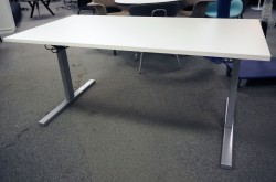 Skrivebord med elektrisk hevsenk i hvitt / grått fra Linak, 160x80cm, pent brukt