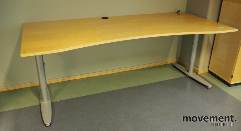 Solgt!Kinnarps T-serie skrivebord i - 2 / 3