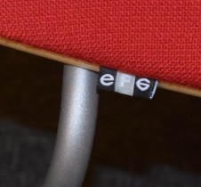 Konferansestol fra EFG i bjerk / rødt stoff / grå ben, modell GRAF, pent brukt