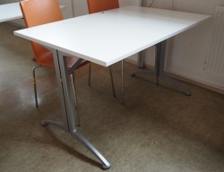 Kinnarps skrivebord / kantinebord i hvitt / grått, 120x80cm, pent brukt