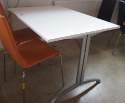 Kinnarps skrivebord / kantinebord i hvitt / grått, 120x80cm, pent brukt