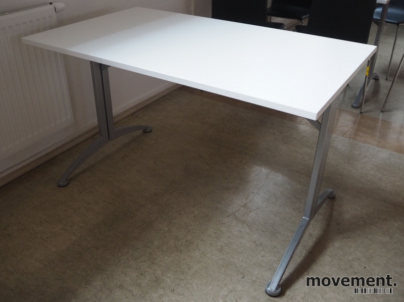 Solgt!Kinnarps skrivebord / kantinebord i - 2 / 3