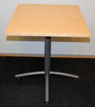 Lite 60x60cm loungebord fra EFG, Avec-serie, Bjerk bordplate, grått understell, 72,5cm h, pent brukt