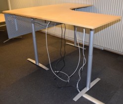 Skrivebord hjørneløsning med el. hevsenk, bjerk bordplater, 200x200cm, pent brukt