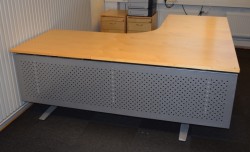 Skrivebord hjørneløsning med el. hevsenk, bjerk bordplater, 200x200cm, pent brukt