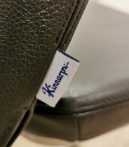 Møteromsstol/besøksstol fra Kinnarps, mod Plus 376 i sort skinn, pent brukt