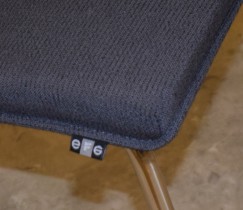 Konferansestol fra EFG heltrukket i mørkegrått stoff, krom ben, høy rygg. modell GRAF, pent brukt