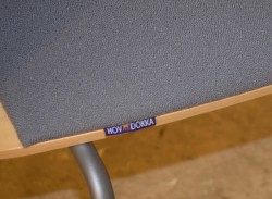 Konferansestol fra EFG i bjerk, rygg/sete i grått stoff, grå ben, høy rygg. modell GRAF, pent brukt