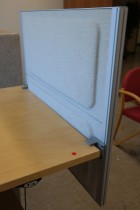 Kinnarps Rezon bordskillevegg til kontorpult i lysegrått, 80 cm bredde, 69cm høyde, pent brukt