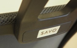 Kontorstol fra Savo: Savo Soul, koksgrått sete, mesh rygg, nakkepute, armlener, sort kryss, pent brukt