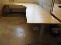 IKEA Bestå skrivebord i brunbeiset tre,120x60 cm, pent brukt IKEA Bestå skrivebord i brunbeiset tre,120x60 cm, pent brukt