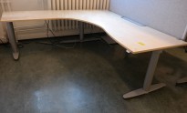 IKEA Bestå skrivebord i brunbeiset tre,120x60 cm, pent brukt IKEA Bestå skrivebord i brunbeiset tre,120x60 cm, pent brukt