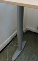 Kinnarps elektrisk hevsenk hjørneløsning skrivebord i bjerk laminat, 200x200cm, sving på venstre side, T-serie, pent brukt