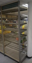 Stålhyller / lagerhyller / butikkhyller, 24 gavler L-fot og 150+ hylleplater, pent brukt